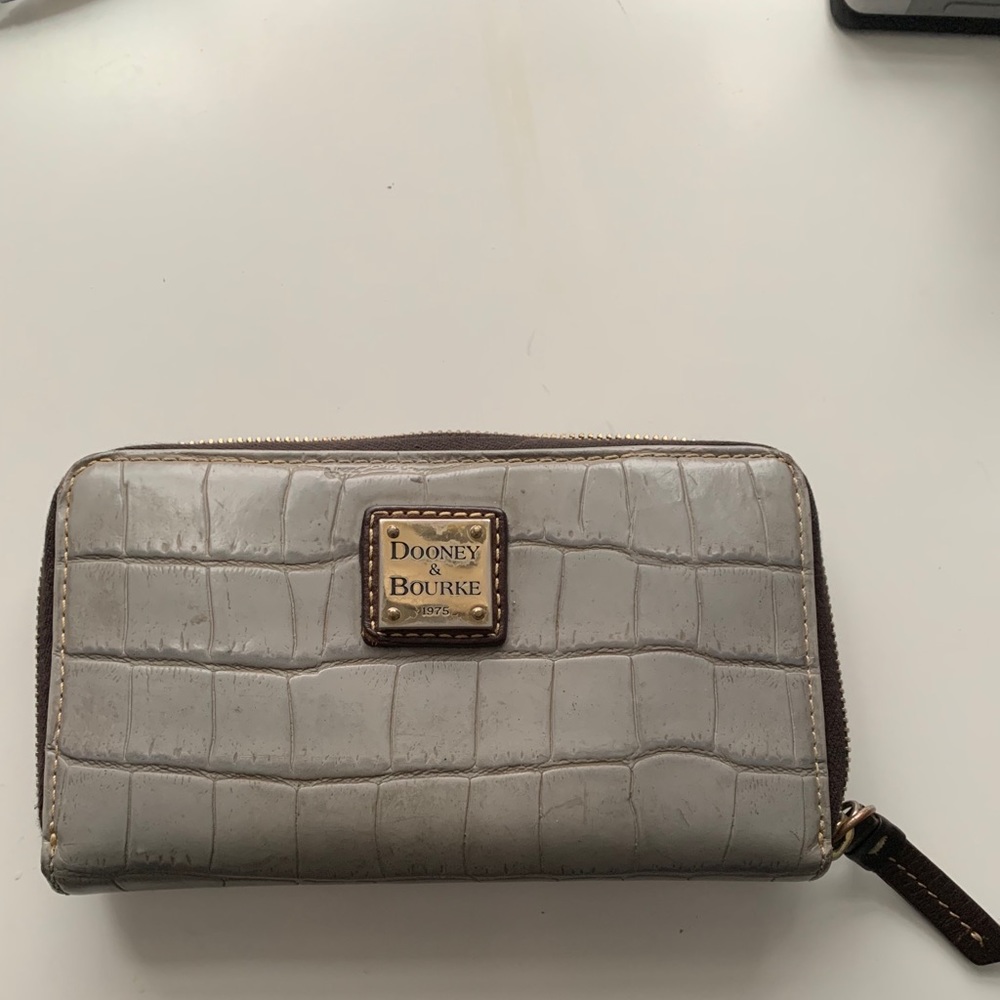 Dooney and bourke small wallet/clutch